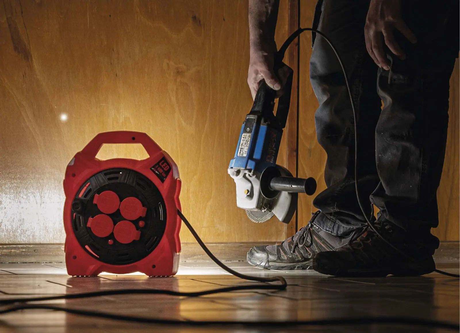 Predlžovací bubon pri práci na záhrade